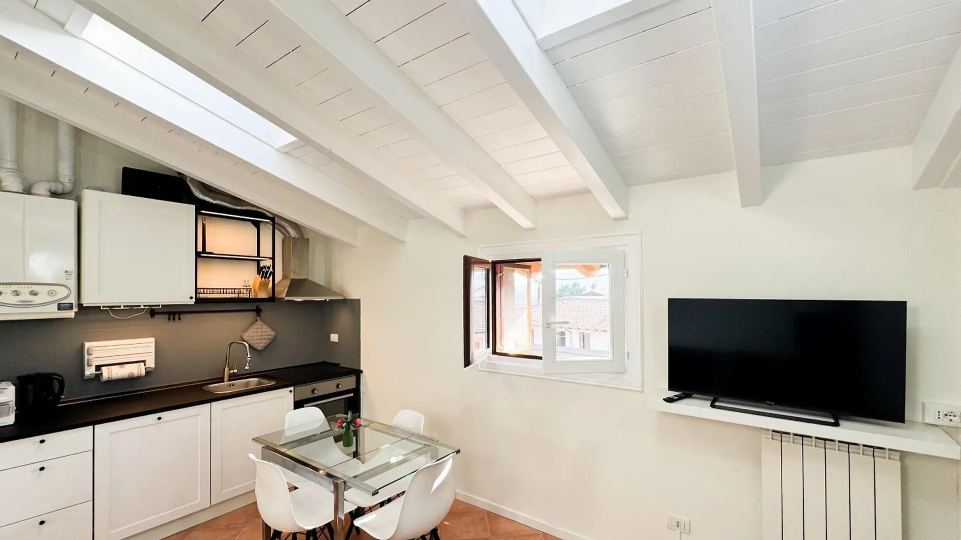 Trinade Apartment Ternate  Ternate (Varese)