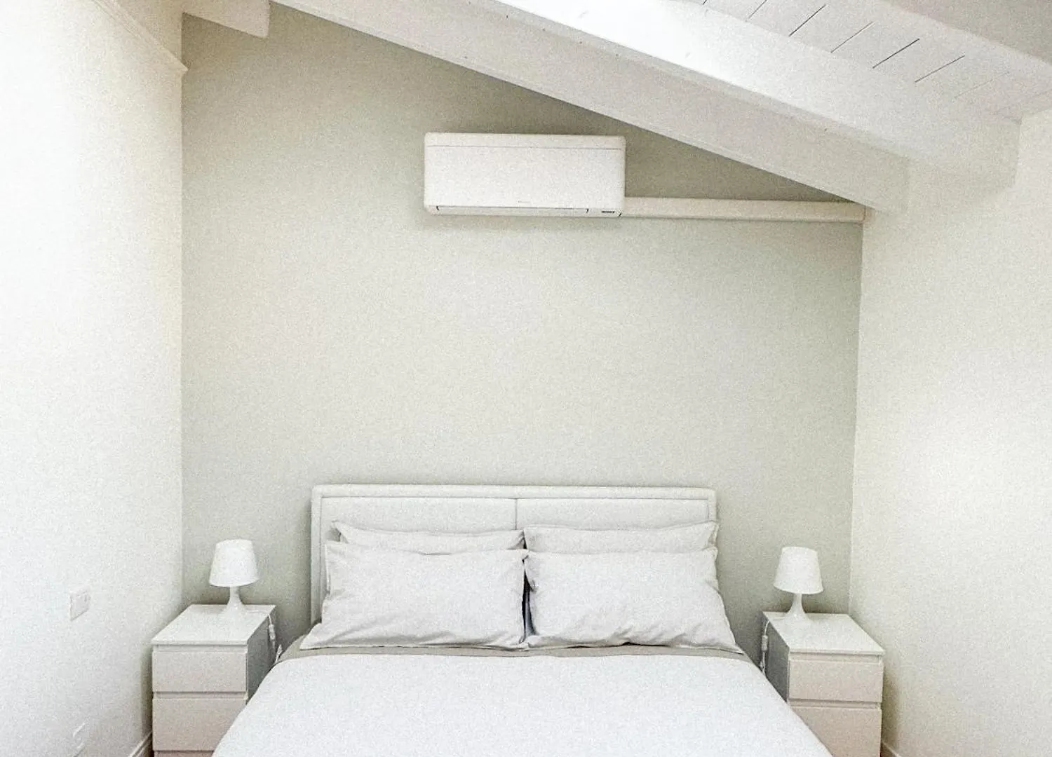 Trinade Apartment Ternate  Itálie